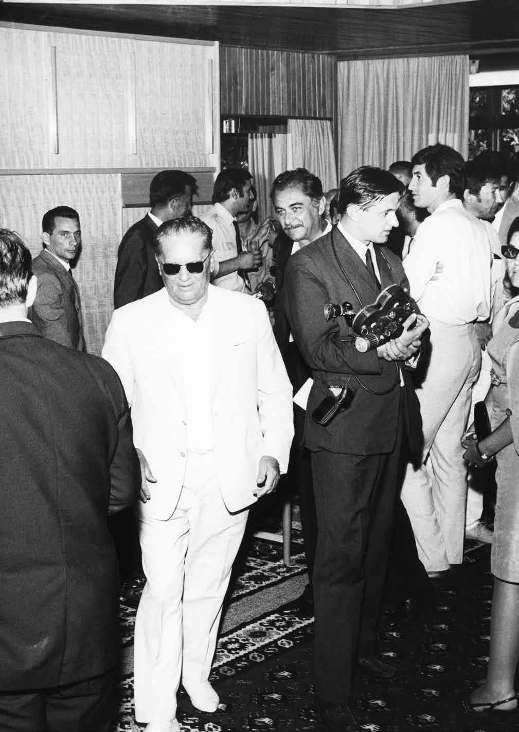 10 11 Tito i 24 miliona metara filmske trake Sa delegacijom filmskih radnika, Vanga 1967.