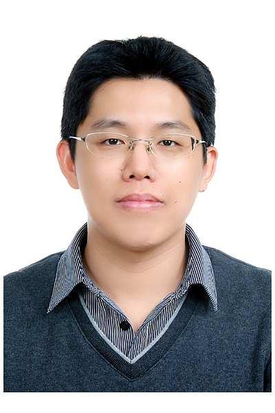 17 Chao-Tsung Huang received the B.S. degree from Department of Electrical Engineering, National Taiwan University, in 2001, and the Ph.D. degree from Graduate Institute of Electronics Engineering, National Taiwan University, in 2005.