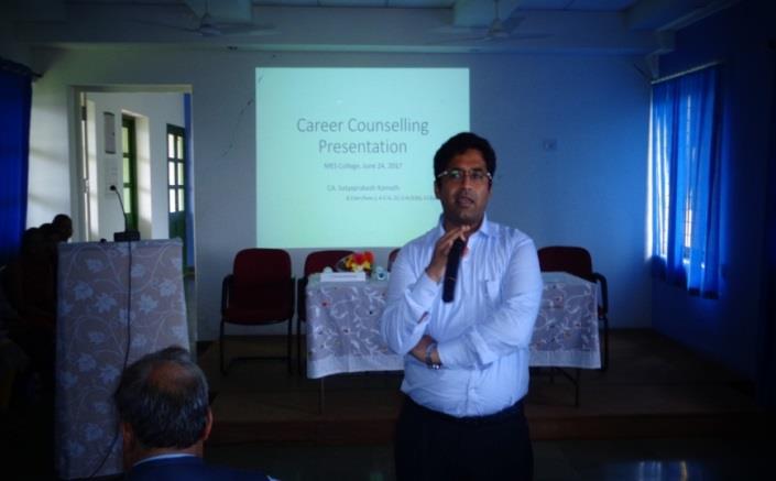 CA. Satyaprakash Kamath, Faculty addressing the participants the Career Counselling