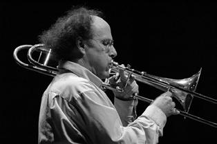 BENNY SLUCHIN, trombone A member of the Ensemble InterContemporain (dir. Pierre Boulez) since 1976, Benny Sluchin specializes in brass acoustics and extended techniques.