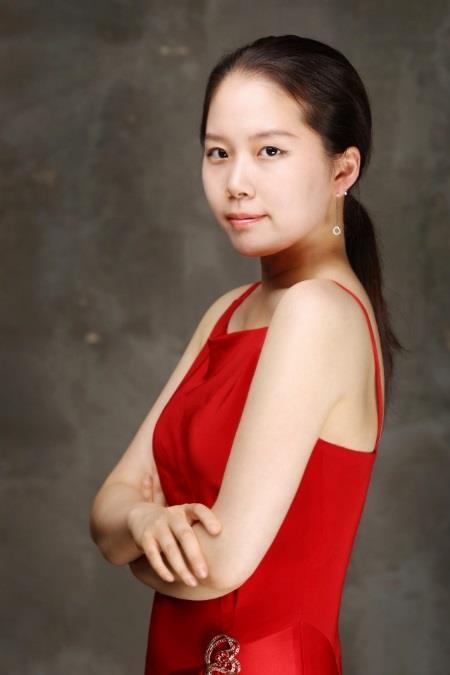 Thursday, 13 th July Grace Yeo Piano Since winning first prize at the Beethoven Society of Europe s Piano Competition in 2009, Grace Yeo has emerged as one of the outstanding pianists of her