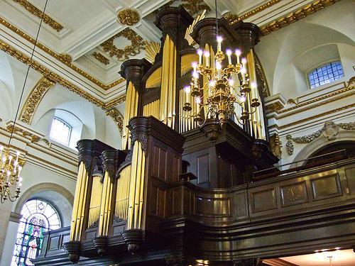 Klais organ (pictured below) The Eric Thompson Charitable Trust for organists and organ music c/o 17 Hill