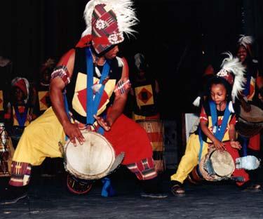 Universal African Dance and Drum Ensemble THE COMPANY The Universal African Dance & Drum Ensemble (UAD) was founded by Mr. Robert & Mrs. Wanda Dickerson in 1984.