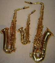 Hece upper register of these istrumets utilizes the 2 d harmoic (more similar to figerig for the flute).