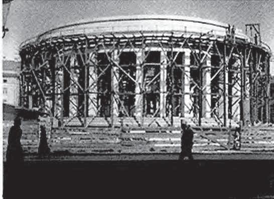 of the basic volume (the quadrilateral is replaced with a cylinder), the form of the internal garden (open as opposed to closed), the exterior face in the style of a peripteros (ionic columns instead