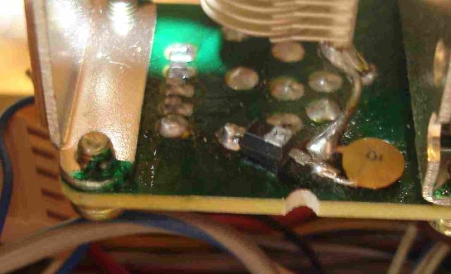 Wire to stabilizer Two nicks in the pcb and a piece of isolation on the resistor Re-alignment: After finishing and reassembling the VFO again, the 15pf trimmer need readjustment because of the
