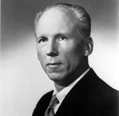 38 The Music Sleigh Ride Leroy Anderson Born in Cambridge, Massachusetts, June 29, 1908 Died in Woodbury, Connecticut, May 18, 1975 Two of America s most popular pieces of the holiday season were