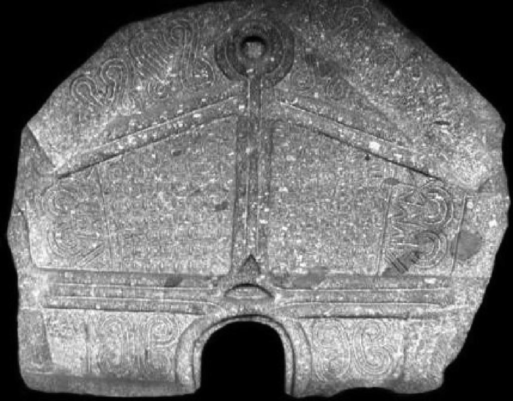 Unha das representacións máis claras, sitúase nuha pedra Formosa atopada no Castro do Alto das Eiras (figura 8).
