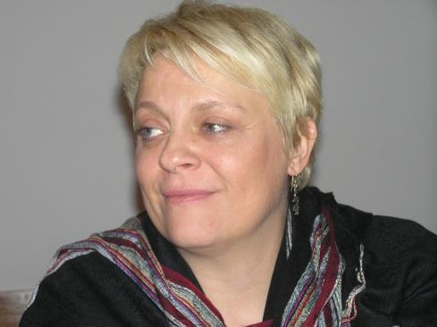 u Zagrebu, a krajem 2012. je završila edukaciju i zadovoljila sve formalne uvjete za seksualnu terapeutkinju u okviru Hrvatskog društva za seksualnu terapiju (HDST).