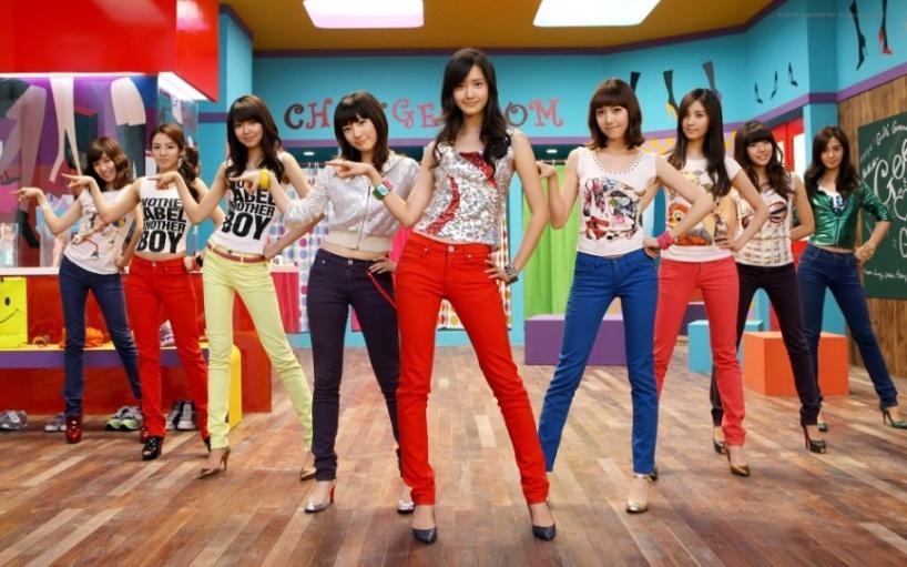Girls' Generation from "Gee" music video, 2009 If SM has a more professional relationship with foreign songwriters and producers, YG tends to be on more intimate and friendly terms.