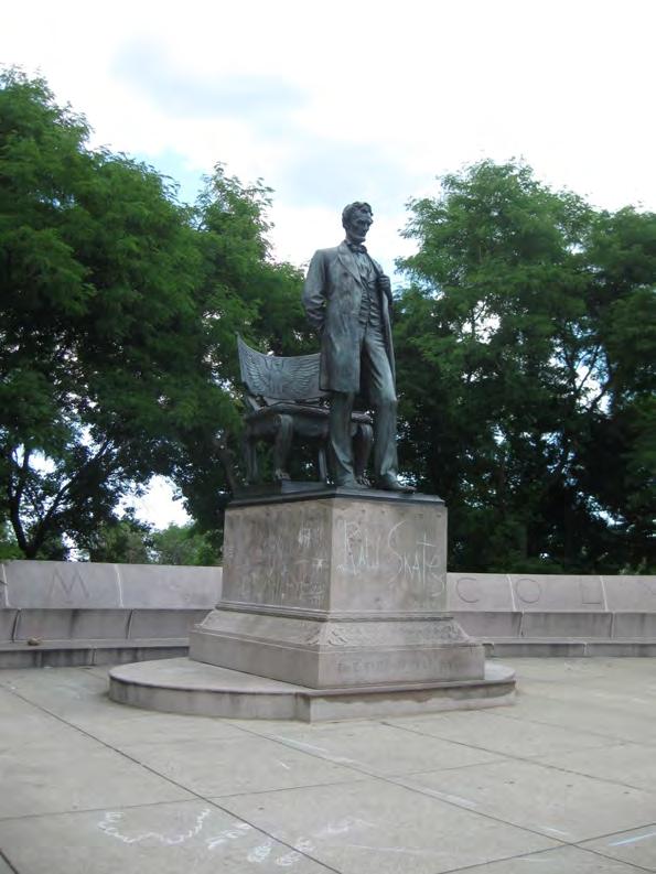 INTRODUCTION The statue known as the Standing Lincoln, located in the southern tip of Chicago s Lincoln Park, is the most popular monument to Abraham Lincoln in the United States.