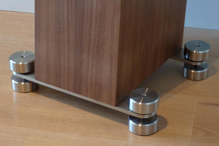 OUTRIGGERS, SPIKES & DISCS More information and photo's on our website: http:www.humblehomemadehifi.comoutrigger.