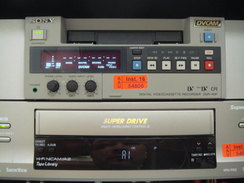 DV and VHS recorders Apart from recording on DVD, it is also possible to record on DV or VHS tapes. You can also record on more than one format at the same time if you wish.
