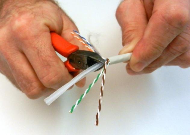 Figure 154 Terminating Category 5 or Category 6 cable on a socket Cut away any draw