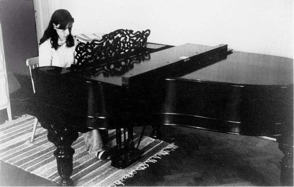 When Esquire Ivar Berg and his wife passed away, the piano was inherited by their daughter, who owned the piano until old age.