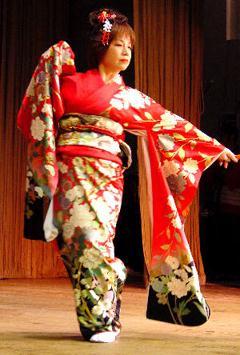DANCES OF JAPAN There are two types of Japanese traditional dance: Odori, which originated in the Edo period, and Mai, which originated in the western part of Japan.
