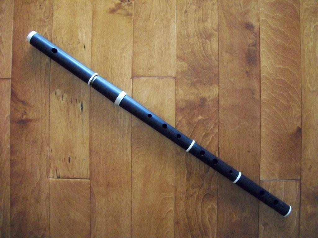 Irish Flute Flutes have been played in Ireland for over a thousand years. There are two types of flutes: Irish flute and classical flute. Irish flute is typically used when playing Irish music.