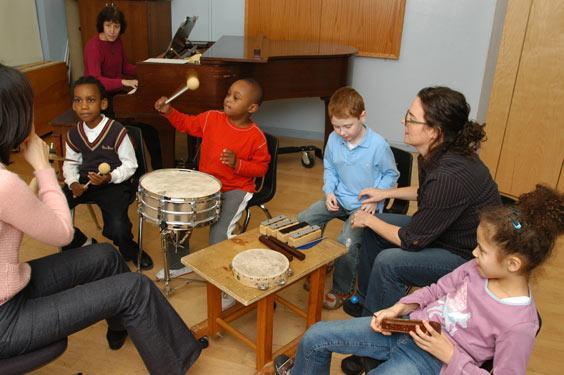 U radu se najviše koristi glazbena improvizacija kojom se gradi međusobni odnos djeteta i terapeuta.