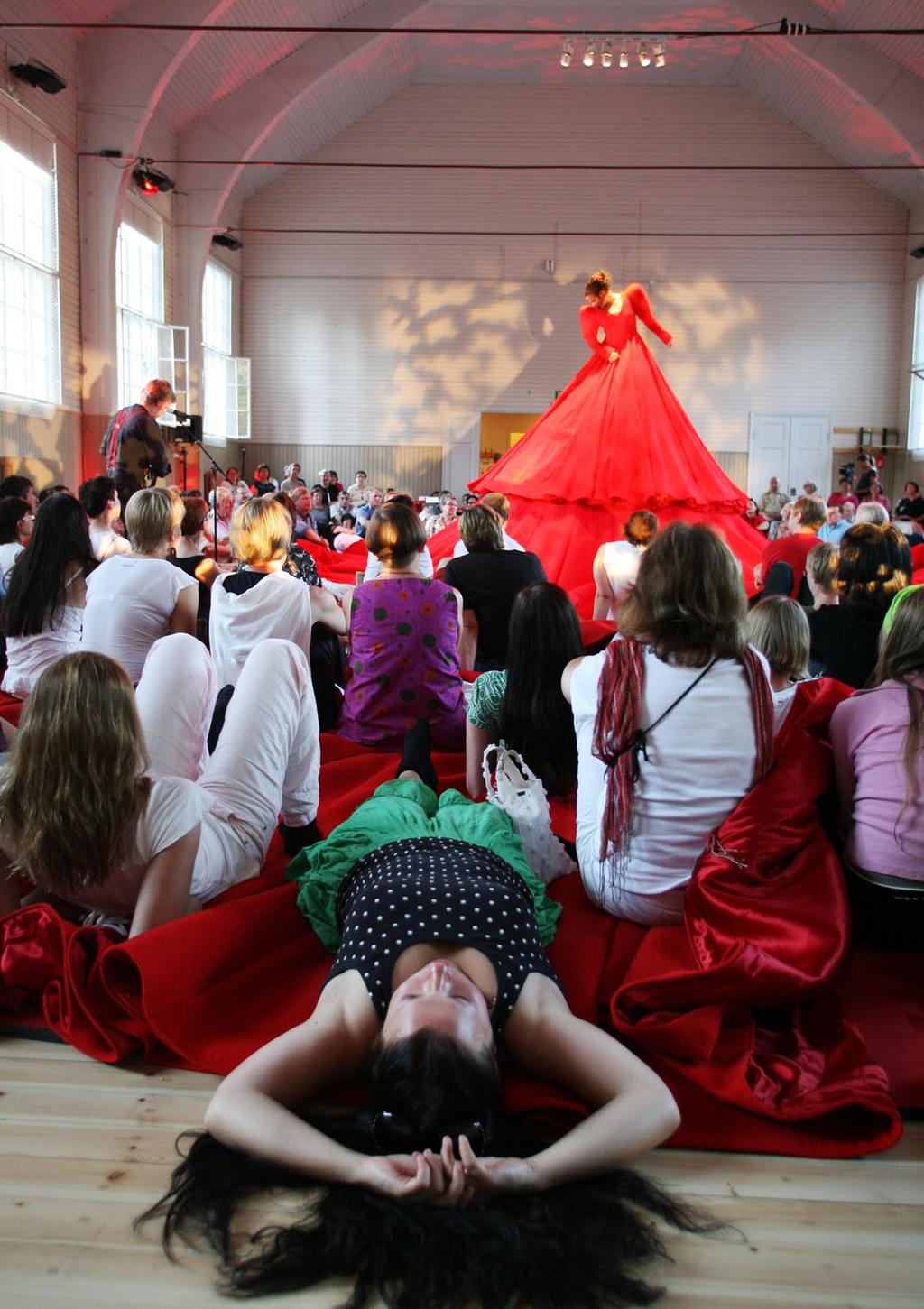 Reddress is a door to a secret place Reddress Video clips (click below) > Designer Aamu Song speaks about the dress > From the London Design Festival - Pekka Kuusisto REDDRESS: POCKET PROJECTS
