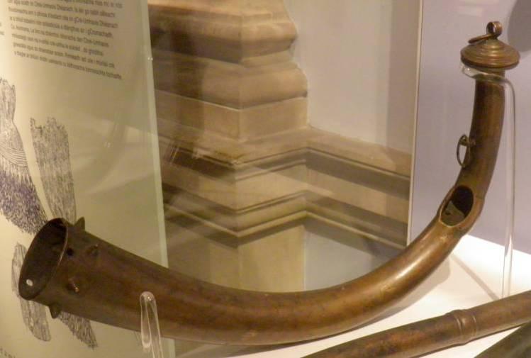 artefacts. Figure 3 shows one such horn in the National Museum in Dublin.