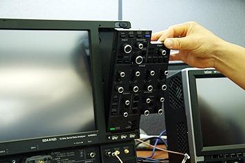 WaveMaster 8 Zi/Zi-A Oscilloscopes Front Panel as a Remote Control While detached, your front panel (standard or 4 channel version) can be used as a remote control.