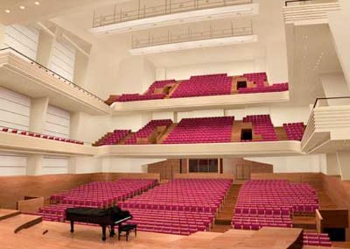 Home to the Orchestre de Paris and the French Radio Philharmonic, the Salle Pleyel was originally commissioned by the piano makers Pleyel et Cie in 1927, when seating for 3,000 was planned.
