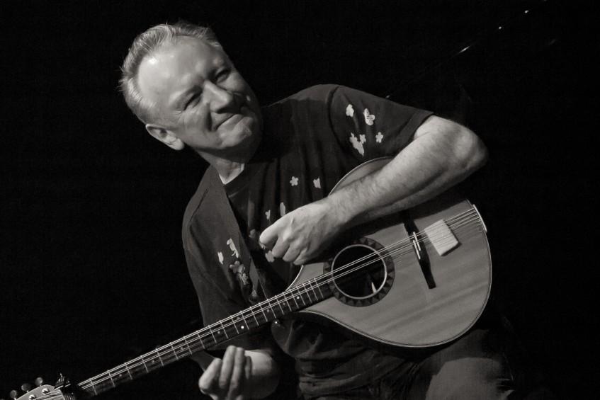 Máistir-rang / Masterclass Donal Lunny Thursday 21 November 2013 Considered to be one of the more influential people in the renaissance of Irish music since the 1970s, Donal Lunny has been involved