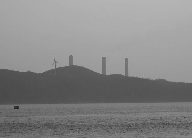 Figure 13). The three chimneys provide chimney view to some of the properties in South Horizons. However, the East Lamma Channel exists between the Lamma Island and Ap Lei Chau.