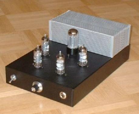 Example: PCL84 compound valve based headphone amp Pentode sections connected as triodes in push-pull operation 100% class A triode(d) push-pull operation About 1W/channel Po into 8 Ohms