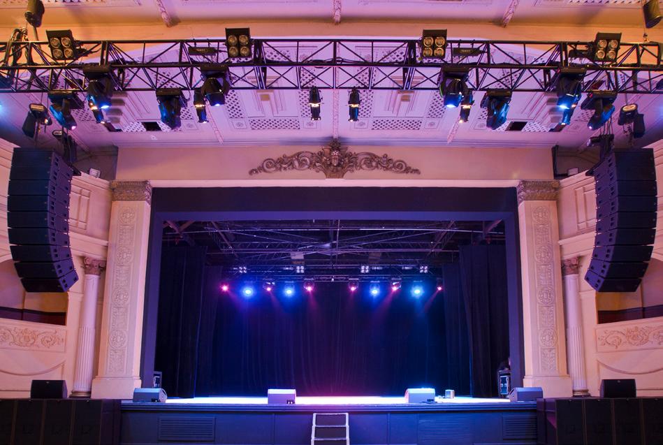 5 metres long) to get up to stage level Access to the Venue During Hot Weather: To allow the air conditioning to work successfully, load in is through the smaller side door.