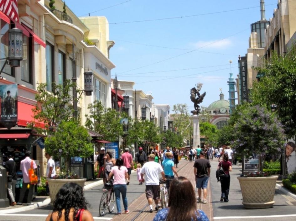 The Grove also benefits from its adjacency to other retail and dining destinations, most notably the historic Original Farmers Market, which attracts millions of locals and tourists to the area