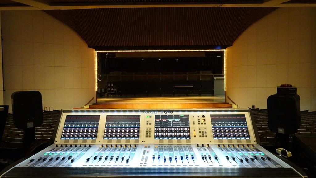 House Audio Equipment (Charges may apply to use the system). Main Speaker Cluster The INB Performing Arts Center is equipped with a Meyer Self Powered MSL-4 based system.