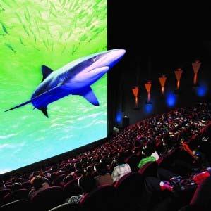Slika 2.6.: IMAX kino omogoča dobro stereoskopsko imaginacijo. Vir: Proffesional Production.