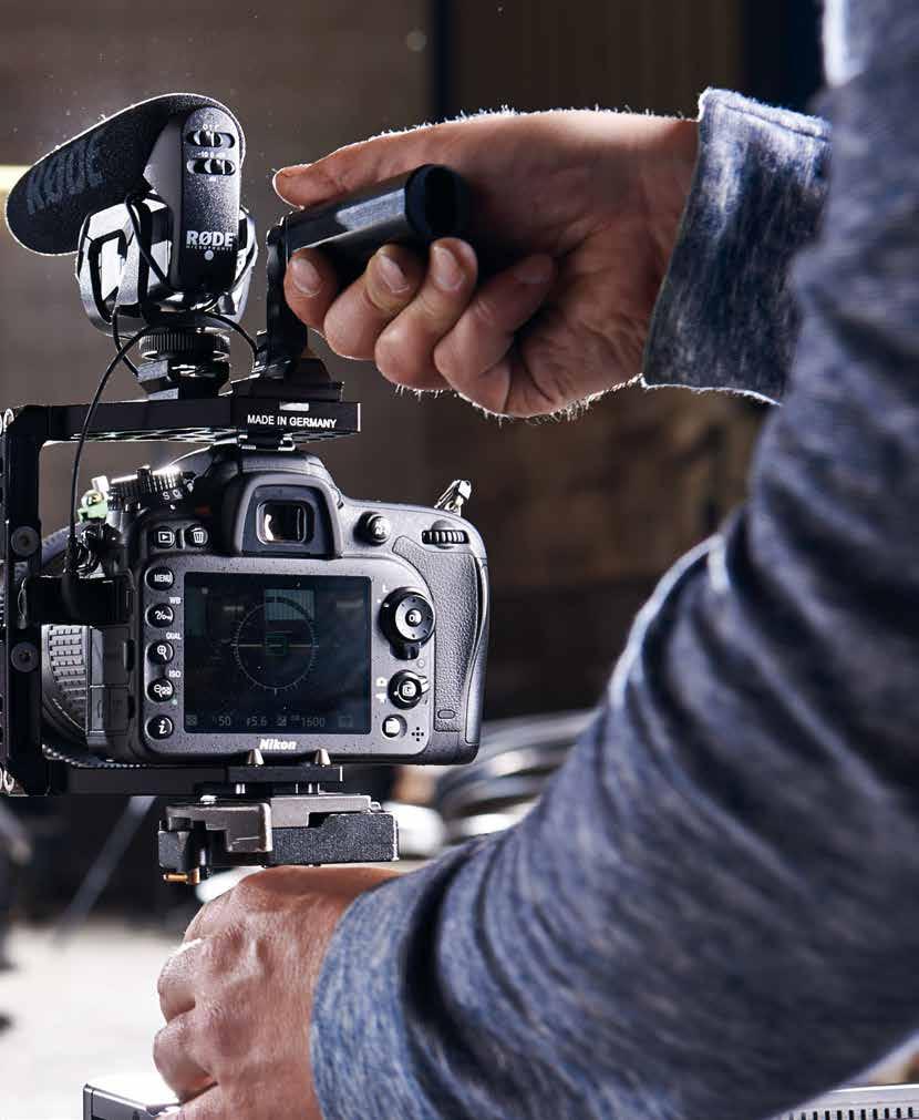Content The brand walimex pro 4 Premium quality Made in Germany 6 Aptaris : From cage to rig with just one system 8 Aptaris Universal XL 10 Aptaris Blackmagic Cinema 12 Aptaris Blackmagic Pocket 13