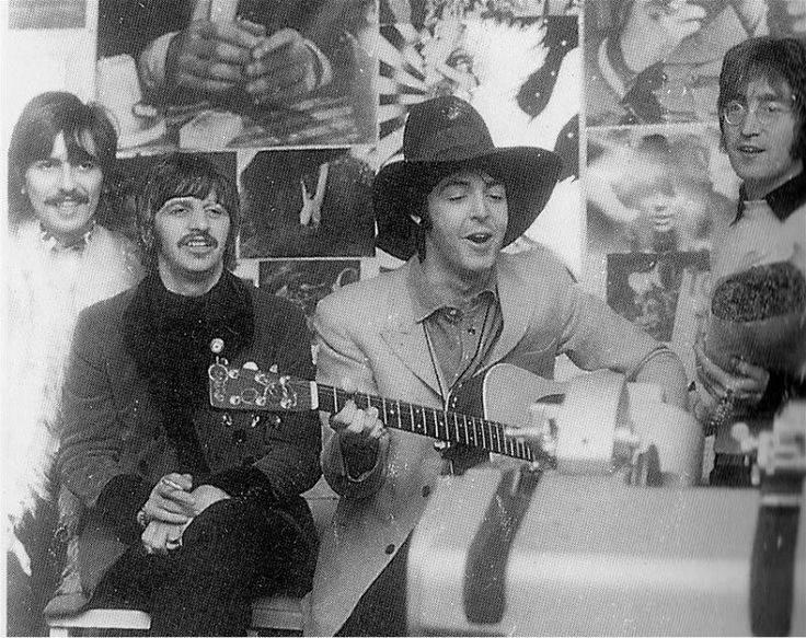 14 YB/My father was of the earth The Beatles - She s Leaving Home - Sgt. Pepper s Lonely Hearts Club Band (Lennon-McCartney) Lead vocals: Paul and John Recorded March 17, 1967 in six takes.