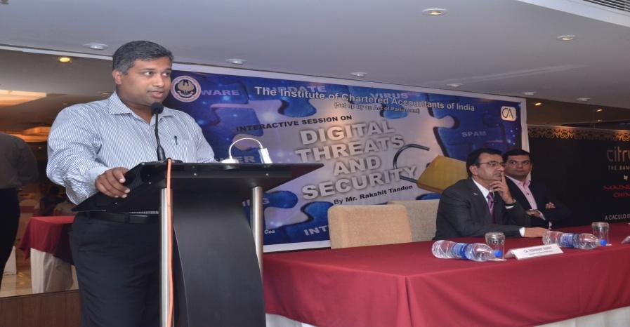 Yatish Pai Vernekar addressing the students at the seminar on How to Face CA Exam for CPT Students held on