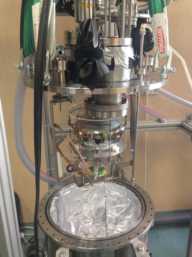 Experimental setup to characterize PMTs for WA105 experiment Hamamatsu R5912-02 mod 8 PMTs: tested in LAr condition, with excellent