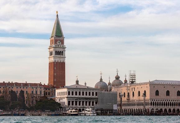 Mark s Basilica, the Doge s Palace decorated by 16th century artists such as Titian and Tintoretto, the Bridge of Sighs and Piombi Prison Transfer to Mestre Check in Overnight Mestre Optional