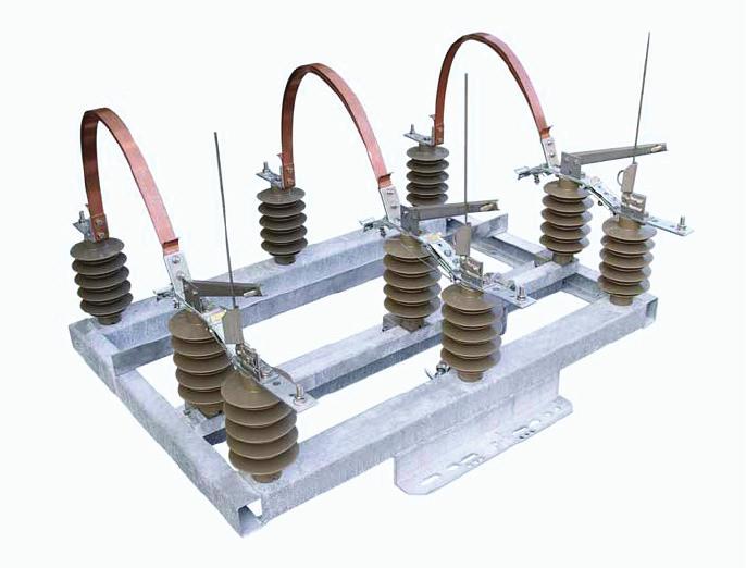 CIRED ŠK 1-01 I. UVOD Izolatorji so zelo pomembni elementi v elektroenergetskem sistemu na področju prenosa električne energije in tudi v stikalnih aparatih kot nosilci stikalnih elementov.