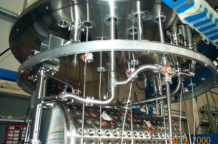 Cryostat maintenance Change of the leaking cryogenic valve