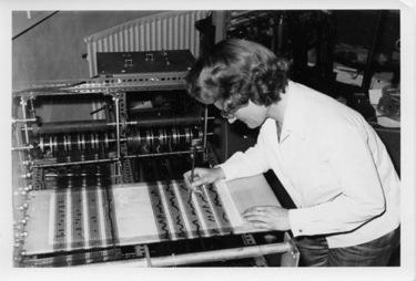 LOOK AT ORAMICS (1961) Daphne Oram Drawing Sounds Developed Oramics in 1959, a graphically controlled synthesizer.