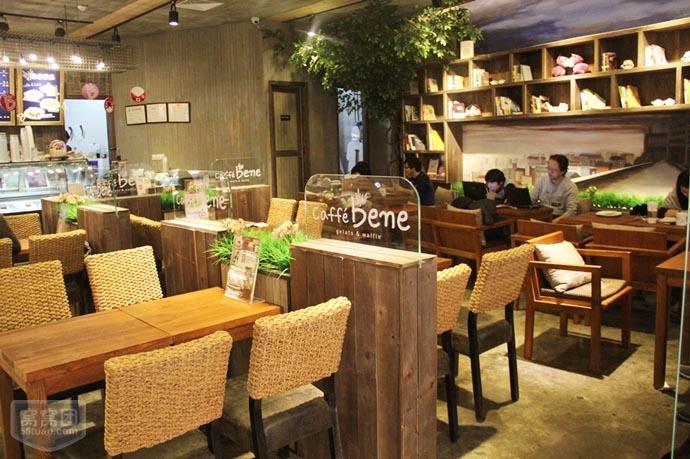 Caffebene picture, source from Internet Korean style coffee shops have gotten very popular in Shanghai, with famous Korean stars as spokepersons.