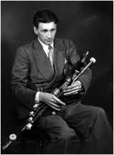 The irish Uillean pipe is a bellows-blown bagpipe that resembles other baroque musettes (french musettes de cour) such as the english Northumbrian pipe and french Musette. According to A.