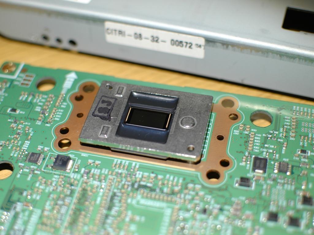 Step 23 Here is the new DLP chip, and so we are ready to reassemble!