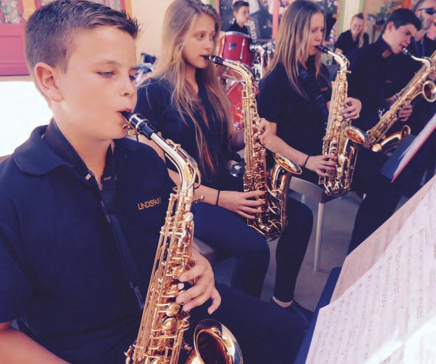 DREAMWORLD PERFORMANCE Term 4 School Our Senior and Junior Show Band students, along with the Stage Band will entertain guests as they enter the world famous park on the Gold Coast.