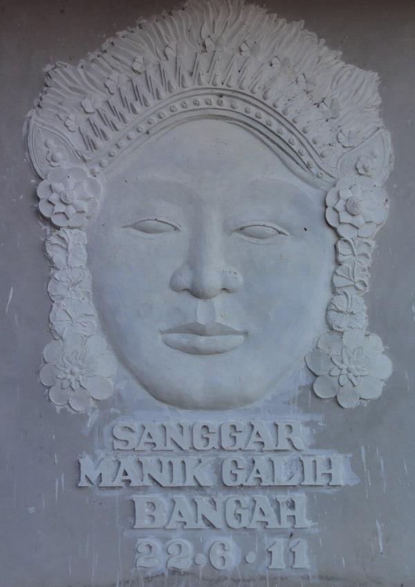 for family, students, and gamelan instruments. This was the point at which Lasmawan purchased land for the new sanggar.