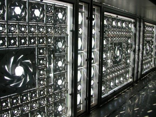 Institut du Monde Arabe in Paris that is designed by the French architect Jean Nouvel involves this ambiguous pattern as an example 83 (Figure 15).