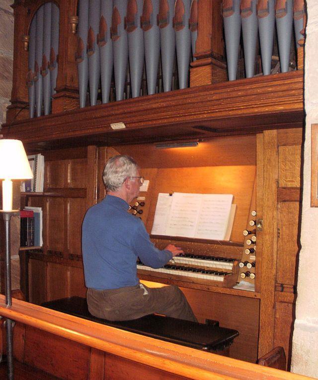 The organ of St Nicholas, Leicester Ian Imlay then proceeded to demonstrate the organ, playing works by Walther then Zsolt Gardonyi s Mozart Changes, before handing over to our members Andrew