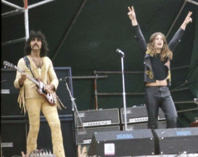 and guitarist Ritchie Blackmore had led the band toward the developing heavy metal style.