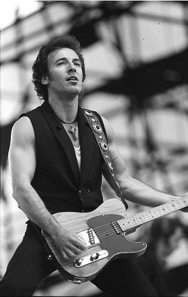 Artists Prominent artists Springsteen performing in East Berlin in 1988 By far the most prominent heartland artists, and the nucleus of the genre, are: Bruce Springsteen - Bringing the influences of